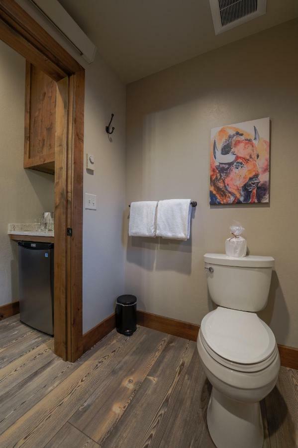 Golden Stone Inn West Yellowstone Buitenkant foto