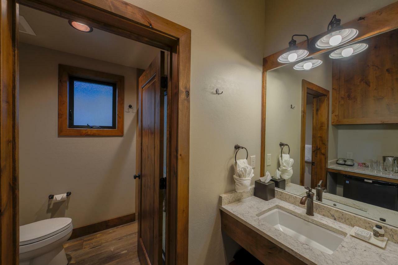 Golden Stone Inn West Yellowstone Buitenkant foto